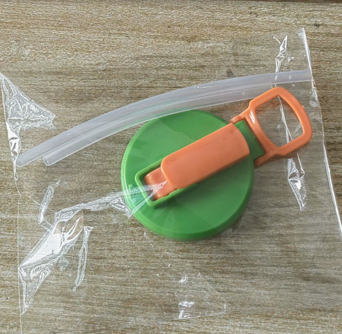 Foldable Integrated Straw Lid–Anti-Spill & Leak-Proof Cup Cover